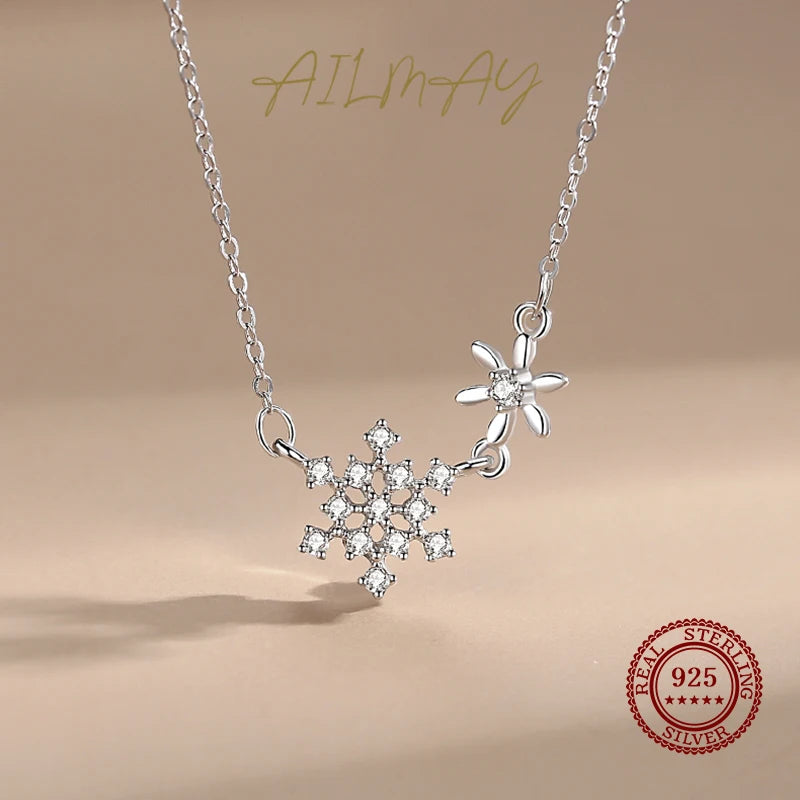 925 Sterling Silver Snowflake Shaped Pendant Necklace