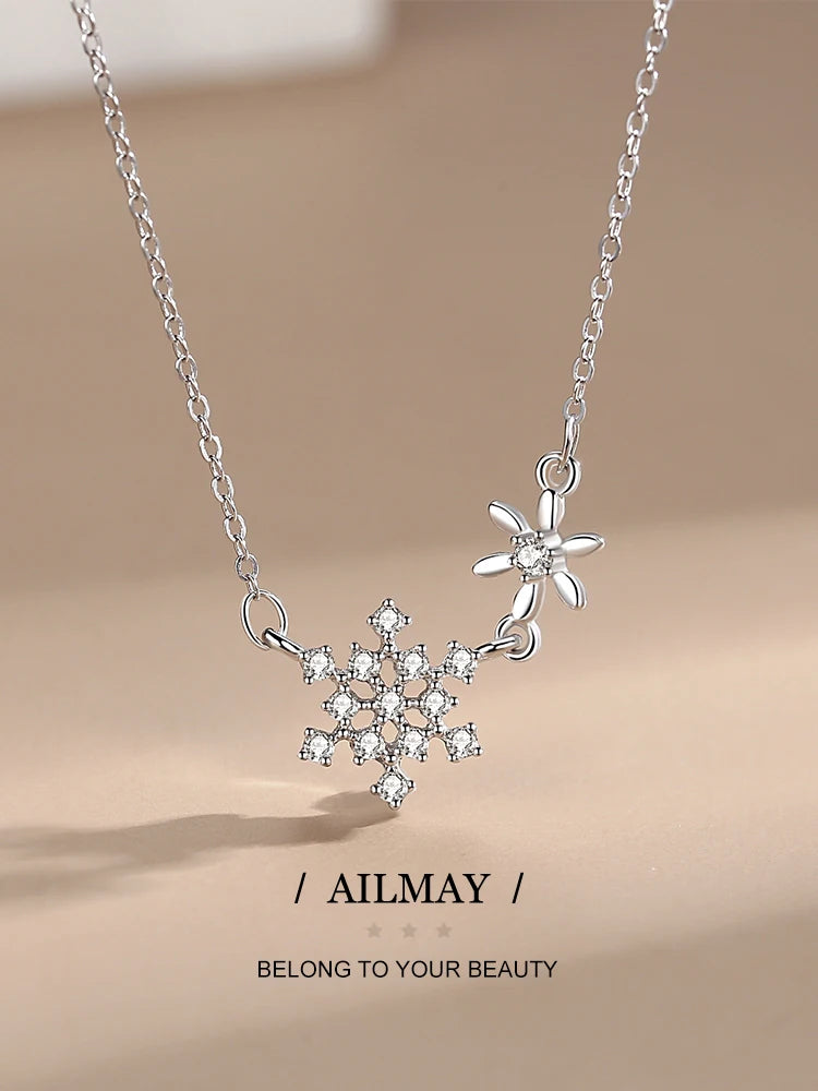 925 Sterling Silver Snowflake Shaped Pendant Necklace