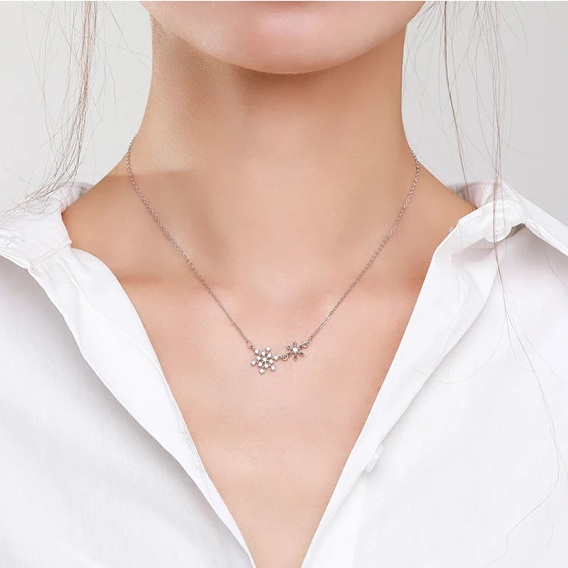 925 Sterling Silver Snowflake Shaped Pendant Necklace