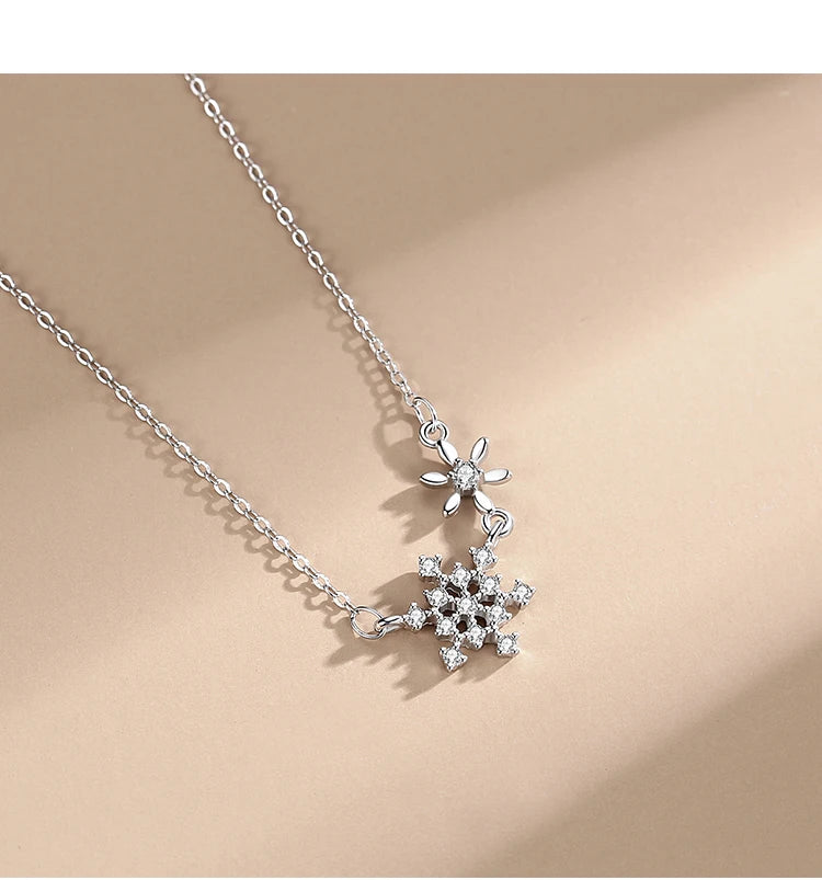 925 Sterling Silver Snowflake Shaped Pendant Necklace