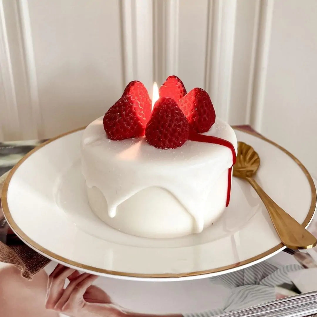 Cake-shaped Strawberry Scented Candle
