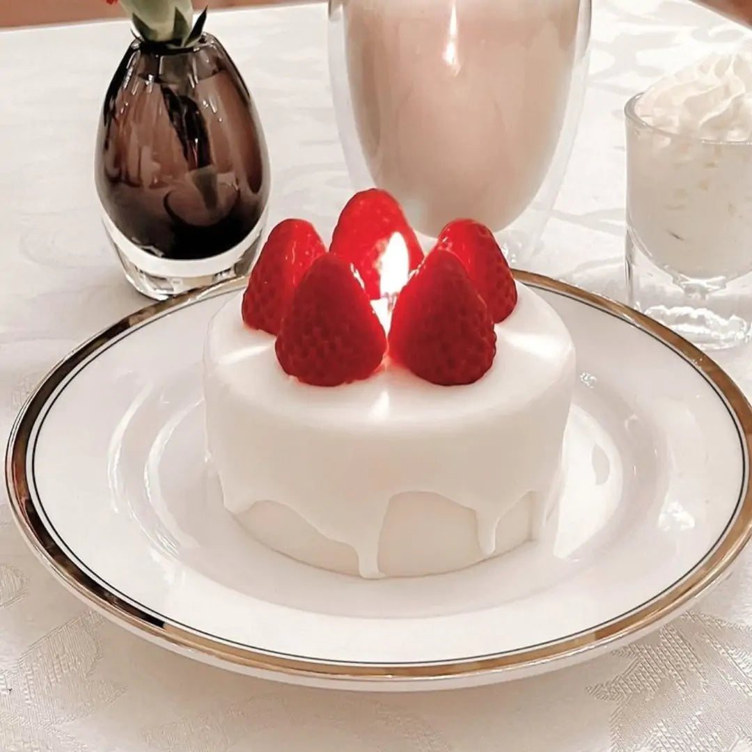 Cake-shaped Strawberry Scented Candle